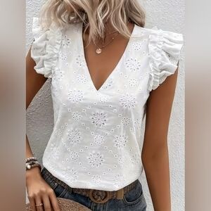 Elegant Sleeveless Eyelet Blouse Lined In The Front Not In The Back It's Darling